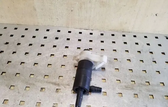Honda CR-V Headlight washer pump 