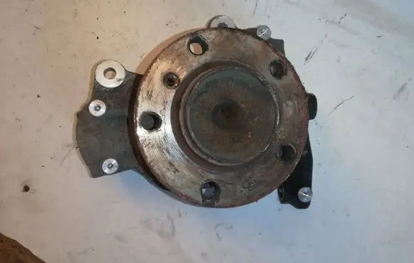 BMW 7 E65 E66 Front wheel hub