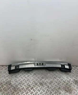Trunk/boot sill cover protection