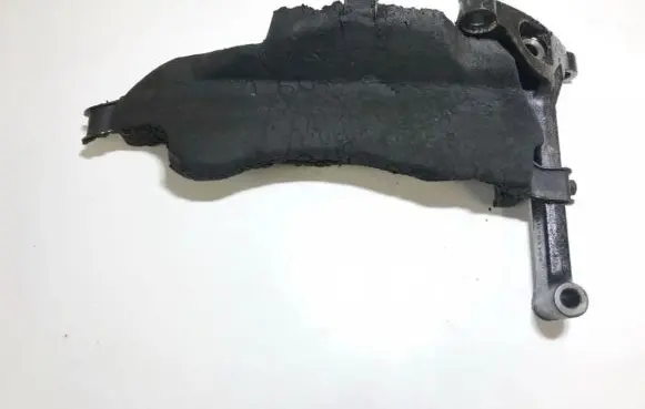 Toyota Avensis T270 Engine mounting bracket 3311805010 33118-05010