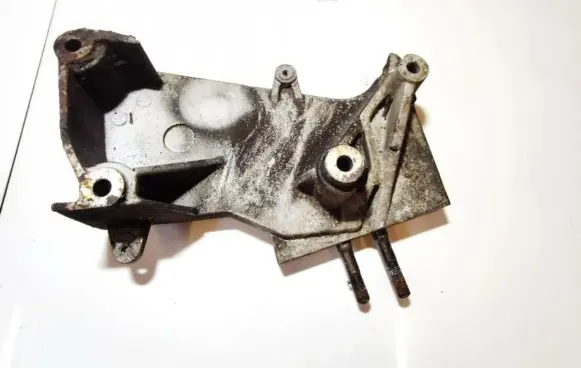 Hyundai Elantra Engine mounting bracket