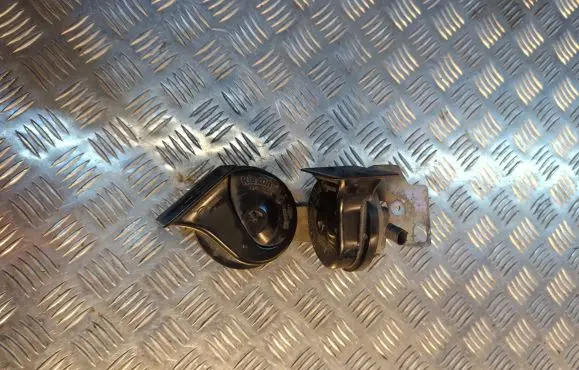 BMW 5 E60 E61 Horn signal 0092018