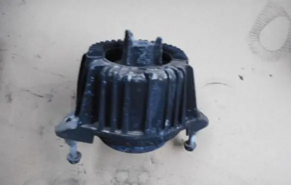 Mercedes-Benz E W212 Engine mount bracket A2122406317