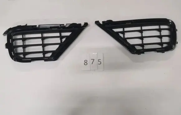 Volkswagen Touareg II Front bumper lower grill 7P6853665B 7P6853666B