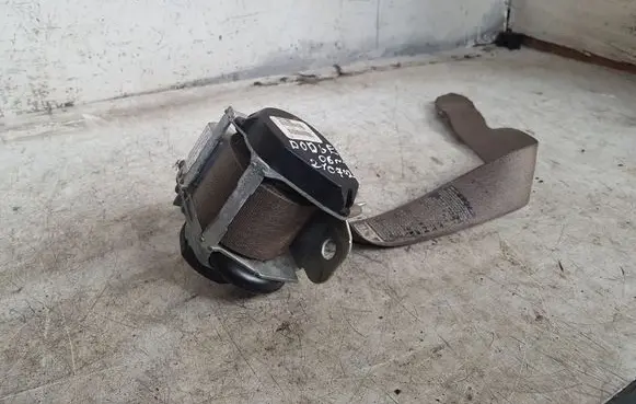 Dodge Caliber Front seatbelt