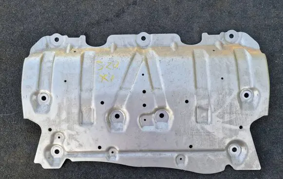 BMW 3 G20 G21 Engine splash shield/under tray 6878580 27522 AW5754H11