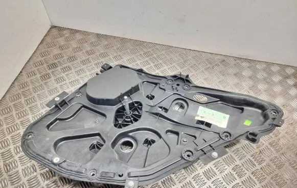 Rear door manual window regulator