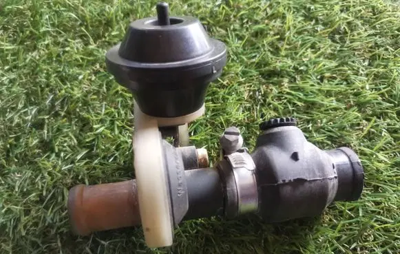 Audi A6 S6 C4 4A Coolant heater control valve 4A0819809