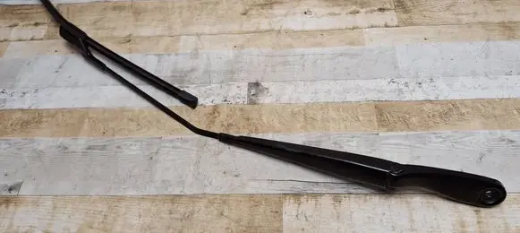 Volvo V50 Front wiper blade arm 31253997