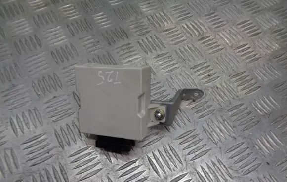 Toyota Avensis T250 Window wiper relay 85940-05020