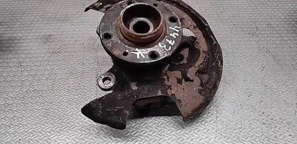 Renault Clio III Front wheel hub spindle knuckle 