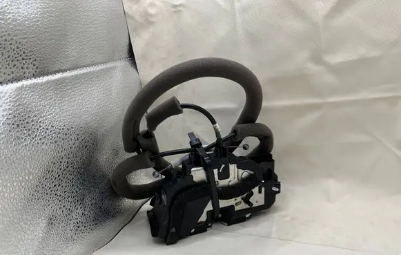 Nissan Qashqai Rear glass lock/latch C389 825014EA0A