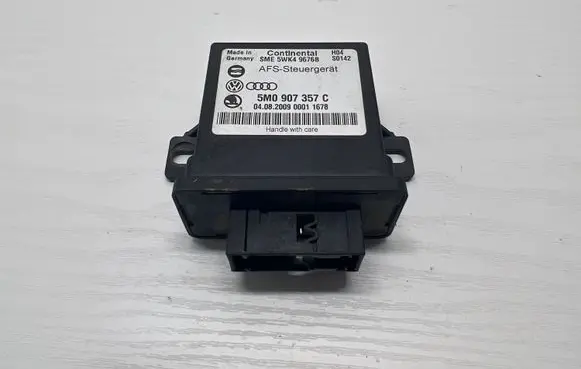 Volkswagen PASSAT B6 Light module LCM 5M0907357C 5WK49676B 08200900011678