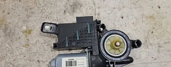 Volkswagen Polo IV 9N3 Front door window regulator motor 6Y2959802A VW240D4DLS 400889C