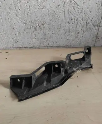 Volkswagen PASSAT B6 Front bumper mounting bracket