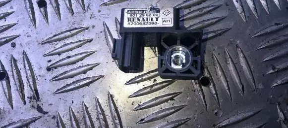 Renault Megane II Airbag deployment crash/impact sensor 8200682396AH 8200682396-AH