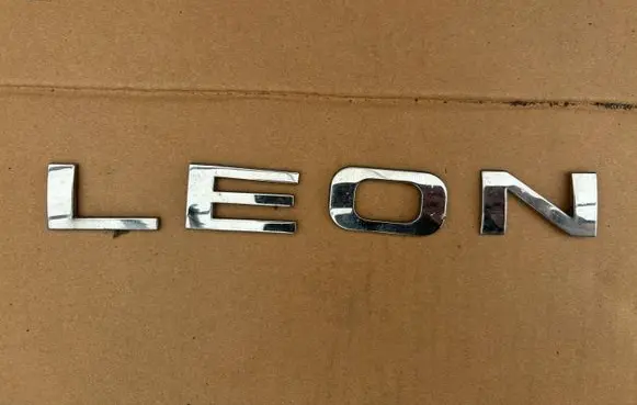 Seat Leon (1P) Manufacturers badge/model letters