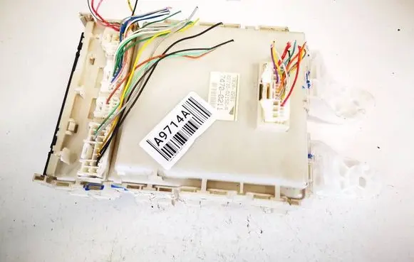 Toyota Auris 150 Fuse 8273002150a