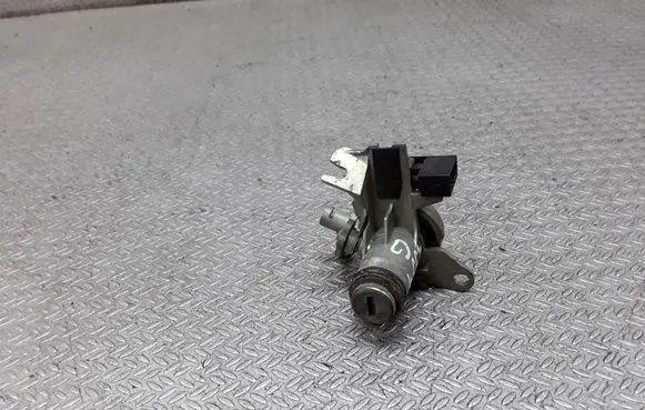 Audi A4 S4 B6 8E 8H Tailgate exterior lock 8E0827573