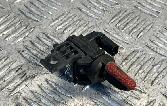 BMW 2 G42 Turbo solenoid valve 8570591 22T193 70478502