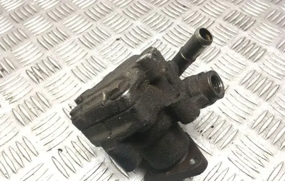 Volkswagen PASSAT B5 Power steering pump 3D0143156 8002