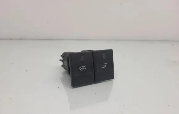 Ford Focus Windscreen/window heater switch D3L0A