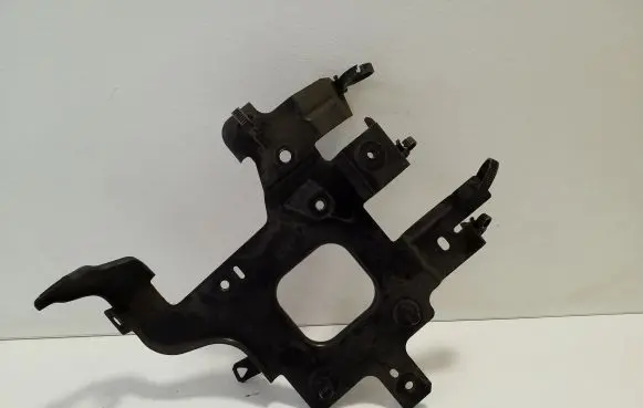 Mitsubishi Outlander Air filter cleaner box bracket assembly 