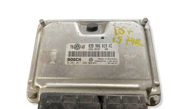 Volkswagen PASSAT B5.5 Engine control unit/module 038906019KC