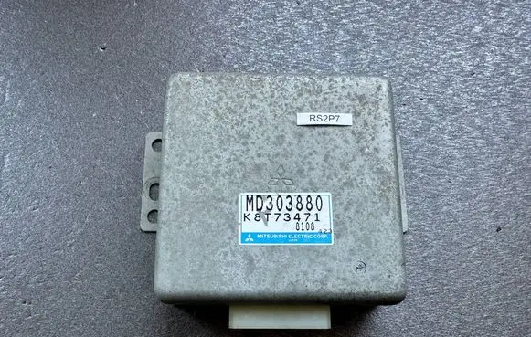 Mitsubishi Pajero Engine control unit/module MD303880 K8T73471