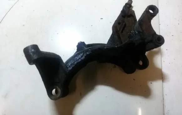 Citroen Berlingo Engine mounting bracket