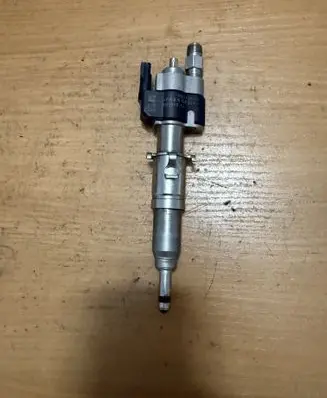 BMW 1 F20 F21 Fuel injector 13537565138 7565138
