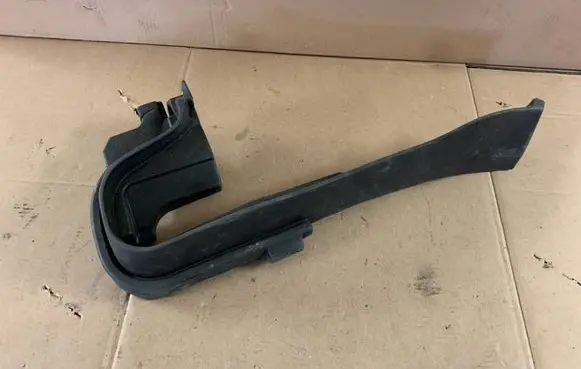 Porsche Macan (95B) Other engine bay part 95B823731A 514KRRR