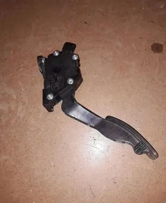Subaru Outback (BS) Accelerator throttle pedal 36010AL020