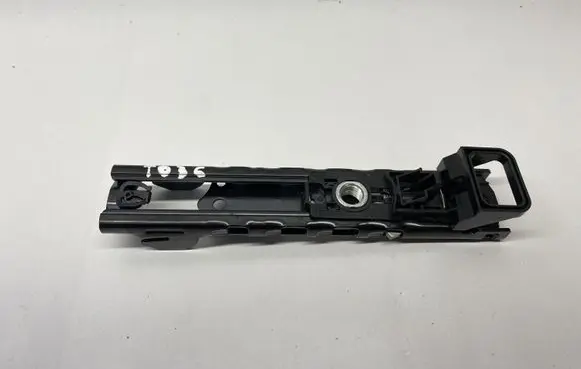 Volkswagen Jetta VII Seat belt adjustment rail 4M0857819 624765900L
