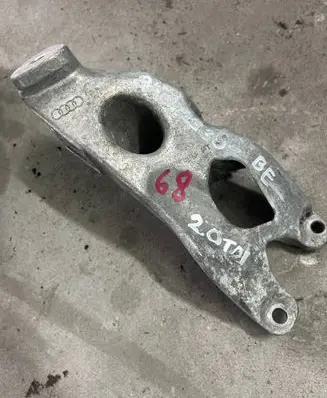 Audi A4 S4 B8 8K Engine mounting bracket 8K0199307BE
