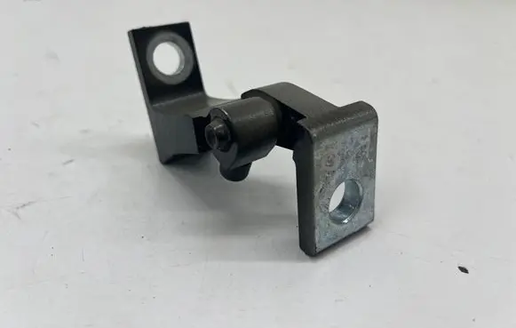 MG MG3 III Front door lower hinge 10735417
