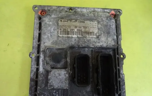 Smart ForTwo I Engine control unit/module 0261205004 0003107V006