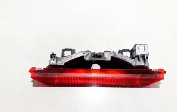 Toyota Yaris Third/center stoplight 52023 e111651