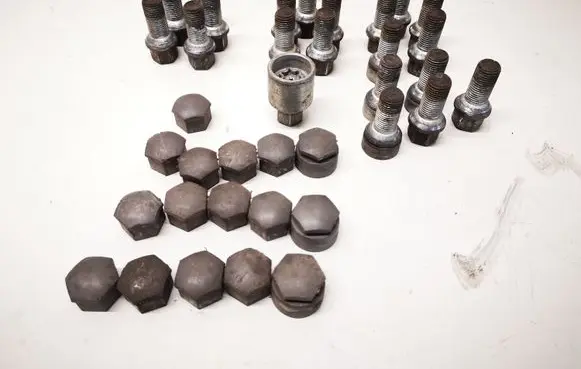 Skoda Octavia Mk2 (1Z) Nuts/bolts 