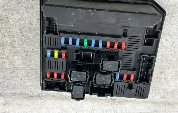 Nissan Qashqai Fuse module 284B7JD01A 519136139 3288215841