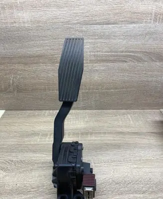 Opel Astra G Accelerator throttle pedal 9157998BK