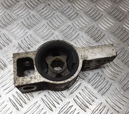 Engine mounting bracket