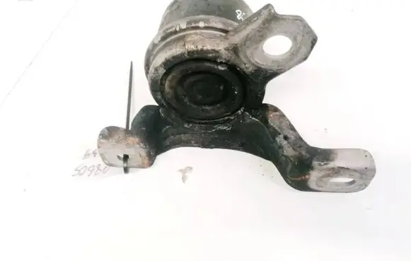 Volvo S80 Engine mount bracket