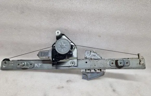 Suzuki Grand Vitara II Front door window regulator with motor 8346065J00