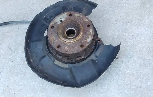Rear wheel hub spindle/knuckle