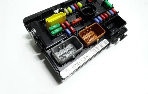Citroen C3 Picasso Fuse module 9667199680