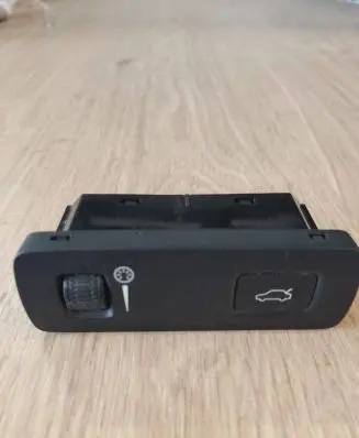 Volvo XC90 Tailgate opening switch 31376510 18W057 T18050356501