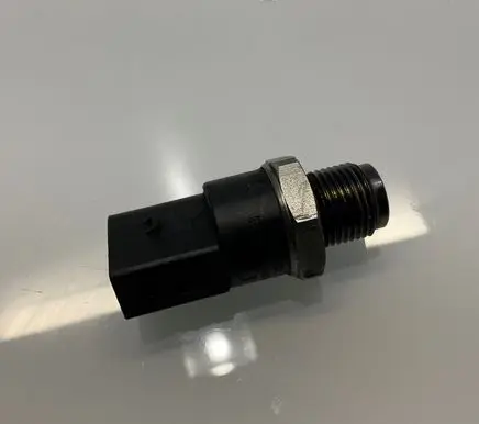 Mercedes-Benz E W211 Fuel pressure regulator A0041536728 0041536728