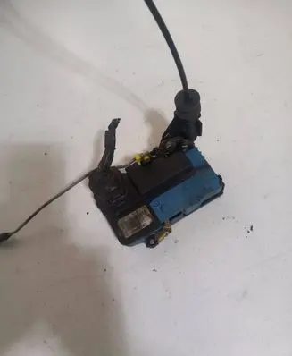 Volvo V70 Front door lock 30699748 30699360