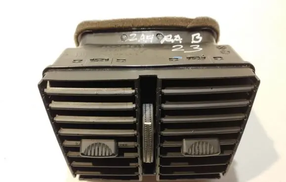 Opel Zafira B Rear air vent grill 13144753 213680437